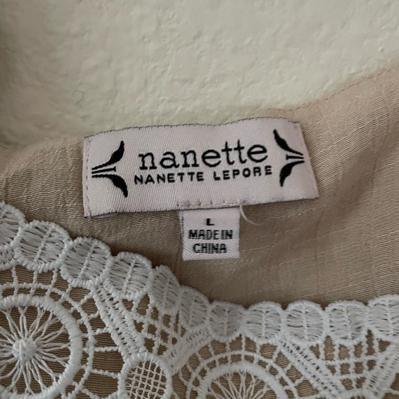 Nanette blouse. Size large - Picture 2 of 2